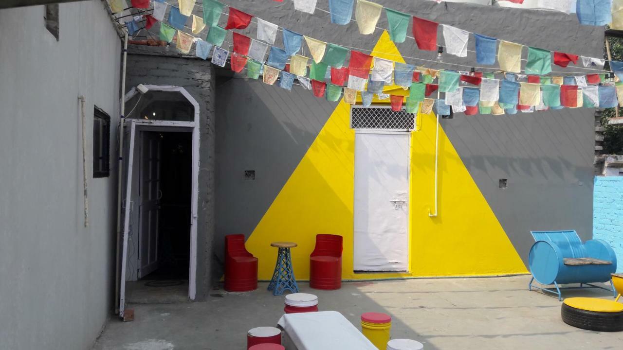 Bunk Hostel Delhi Neu-Delhi Exterior foto