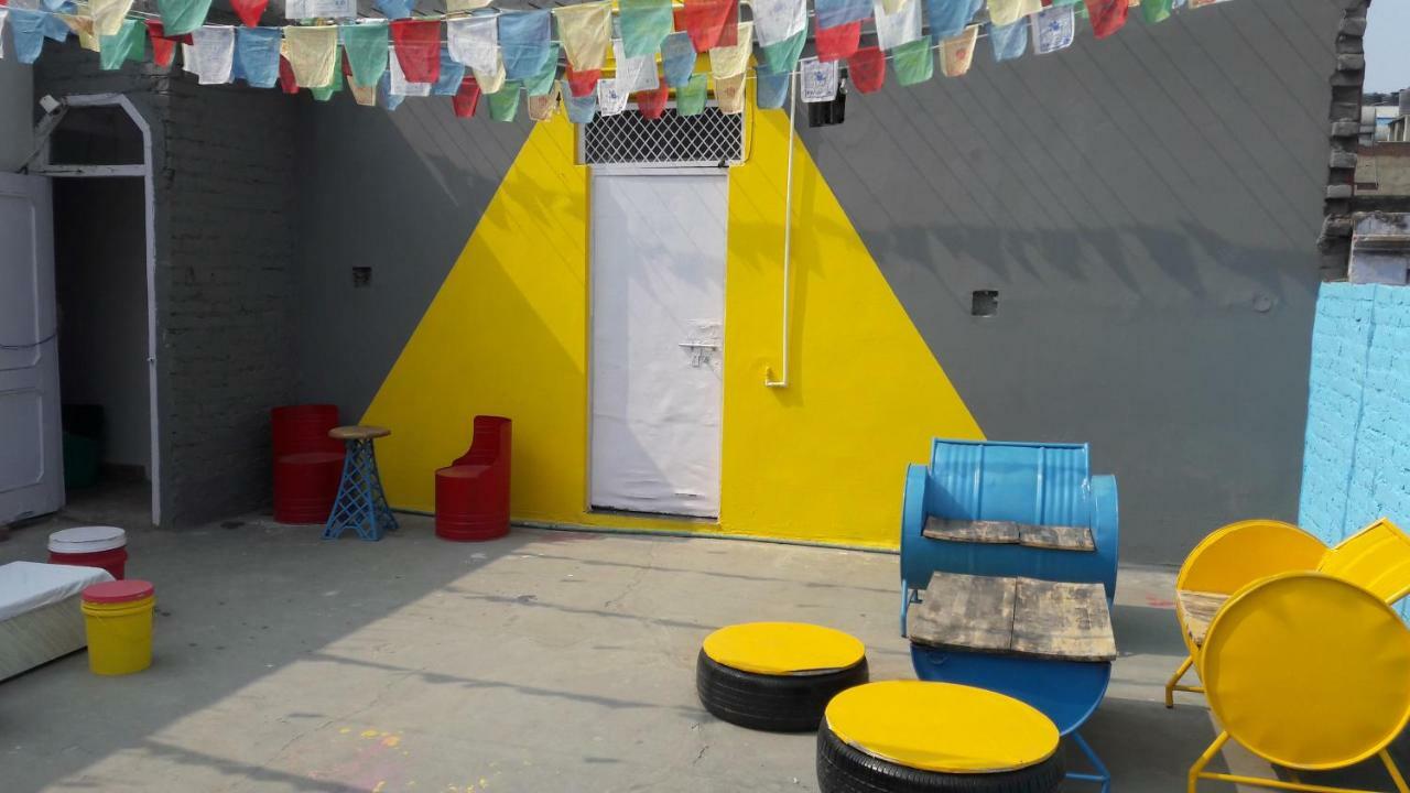Bunk Hostel Delhi Neu-Delhi Exterior foto