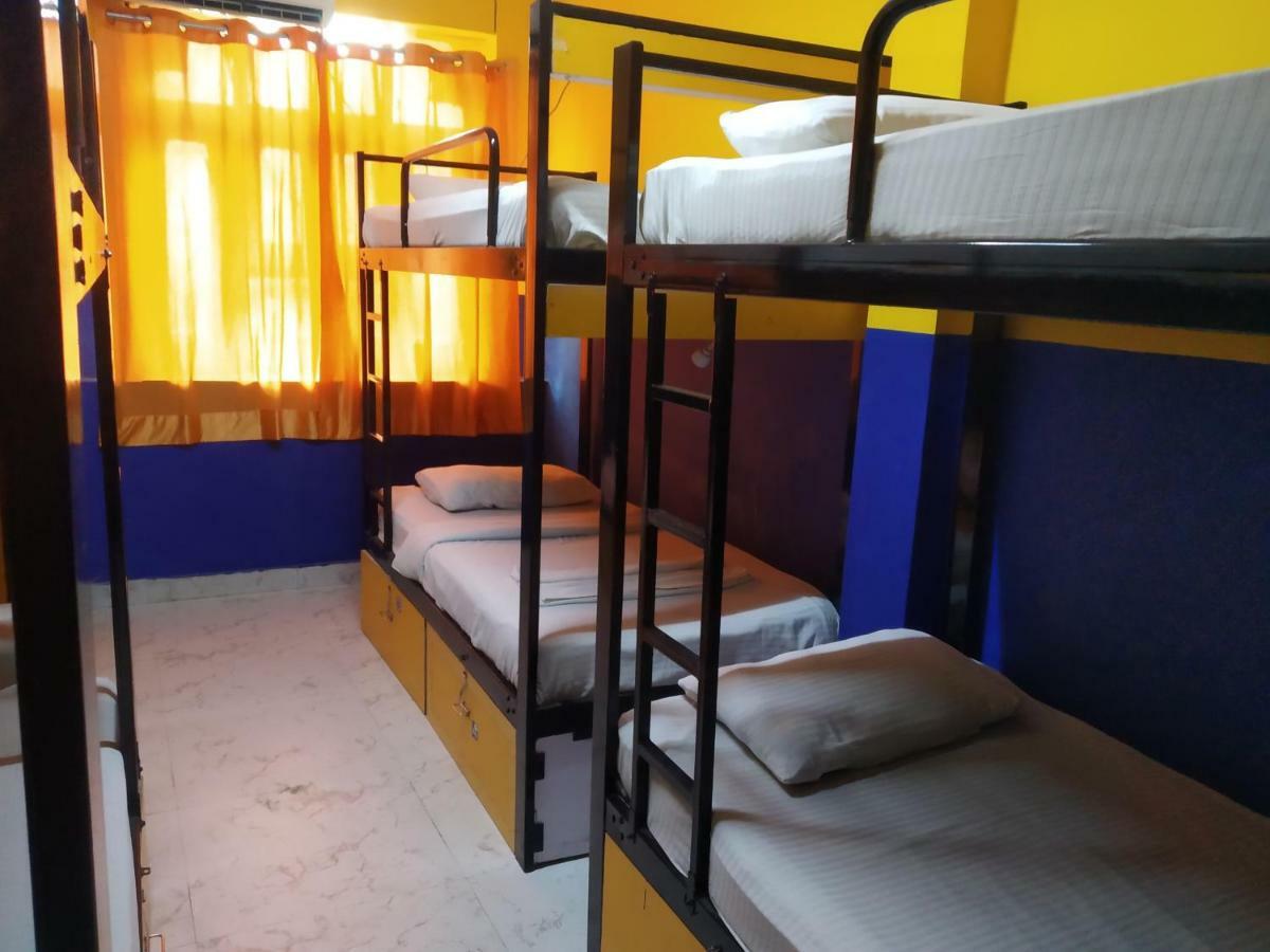 Bunk Hostel Delhi Neu-Delhi Exterior foto