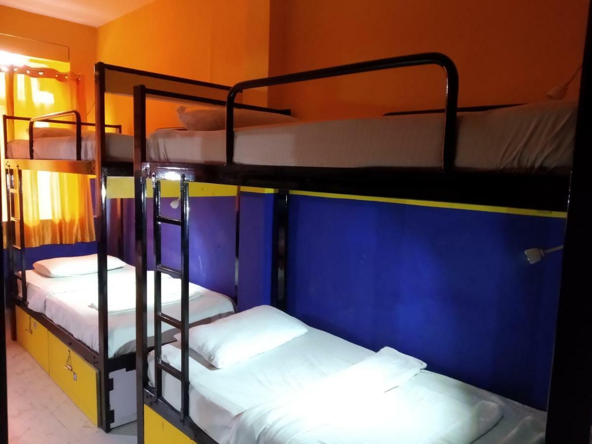 Bunk Hostel Delhi Neu-Delhi Exterior foto